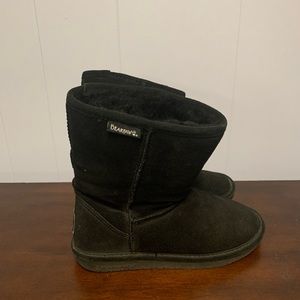 BEARPAW shearling black boots. Mid height. Great condition.